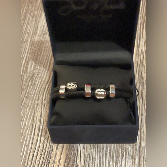New in box men’s leather and stainless steel Jacob michaels bracelet - Picture 3 of 7